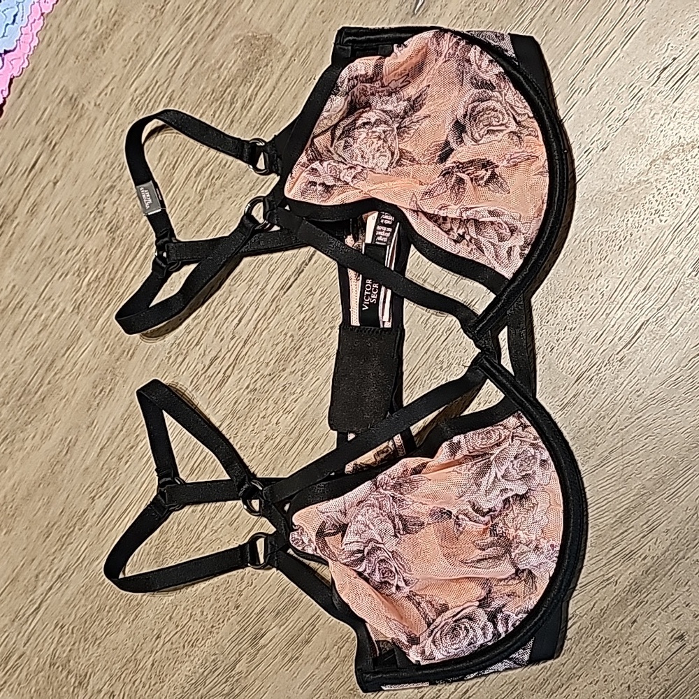 NWT Victoria's Secret Underwire Bra Black and Pink Size 36 DD
